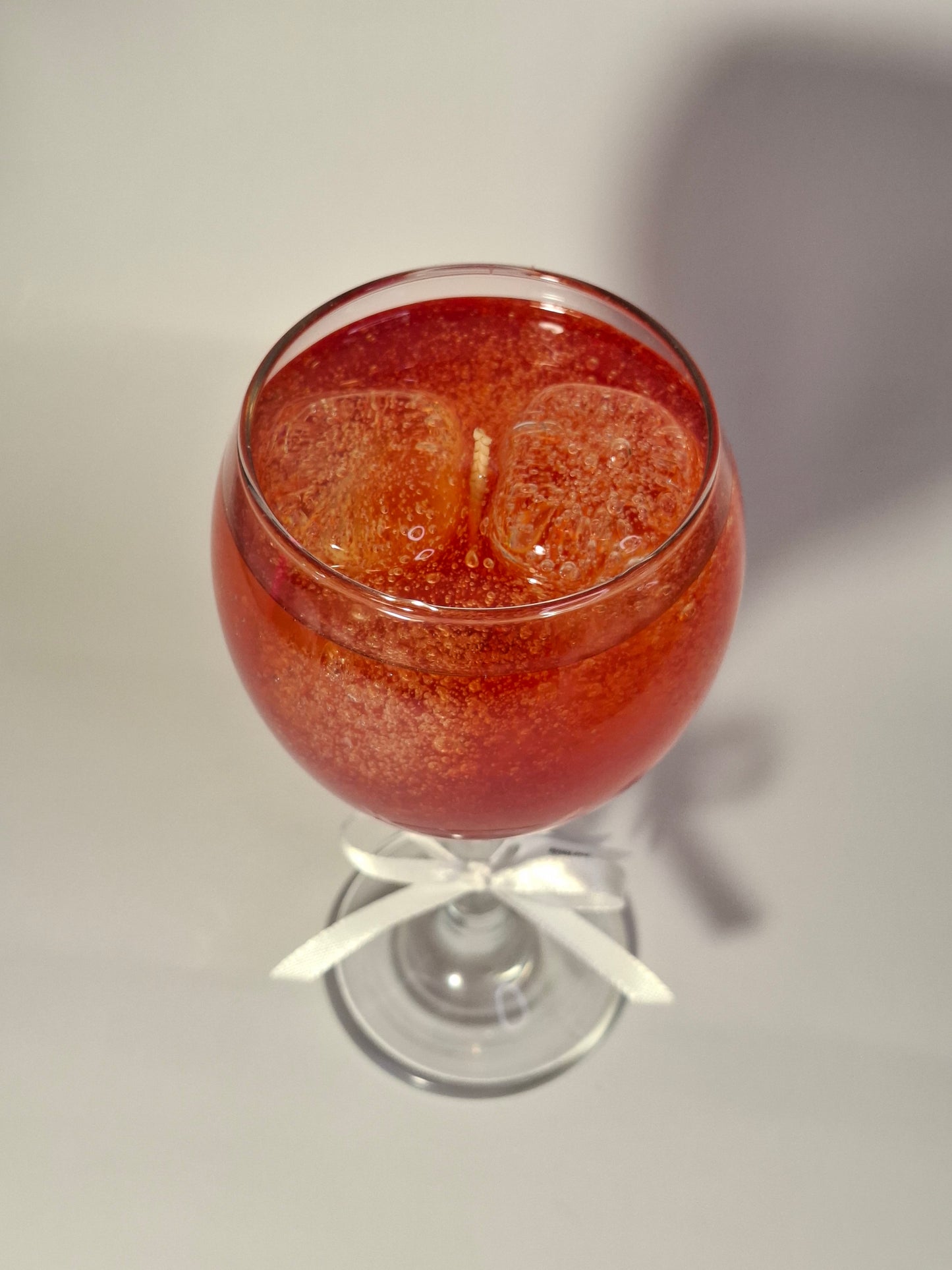 Žvakė taurėje. aperol spritz imitacija. Žvakė gėrimo imitacija. Žvakė gėrimas. Meltish mood žvakės.
