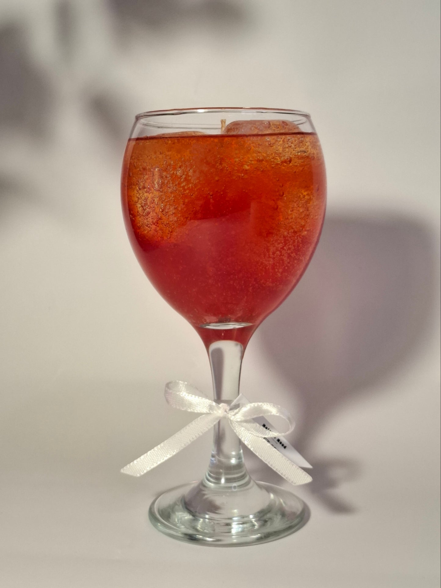 Žvakė taurėje. aperol spritz imitacija. Žvakė gėrimo imitacija. Žvakė gėrimas. Meltish mood žvakės.